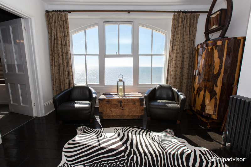 Zanzibar House seafront bedroom sitting area